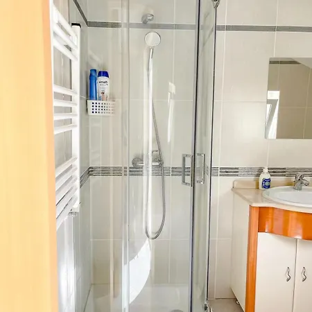 منزل للإقامة Seaside In A Peniche Townhouse Featuring A Private Bathroom And Shared Access To The Swimming Pool And Kitchen