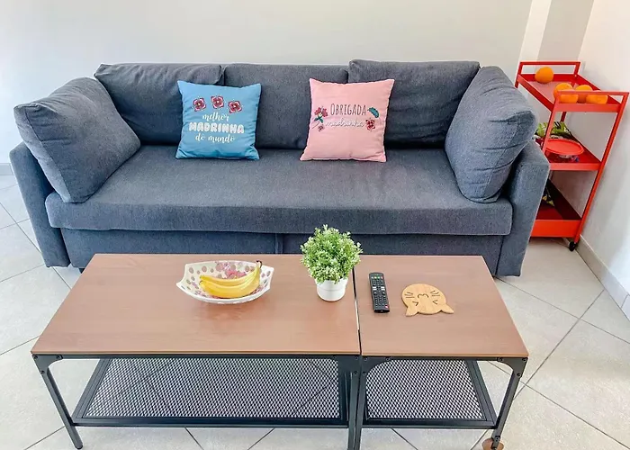 Seaside In A Peniche Townhouse Featuring A Private Bathroom And Shared Access To The Swimming Pool And Kitchen Kwatera prywatna