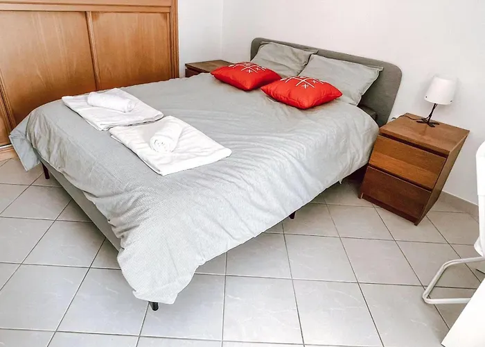 Privat bolig Seaside In A Peniche Townhouse Featuring A Private Bathroom And Shared Access To The Swimming Pool And Kitchen